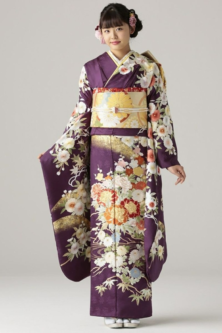 総手刺繍 百花繚乱（そうてししゅう ひゃっかりょうらん）｜深みのある