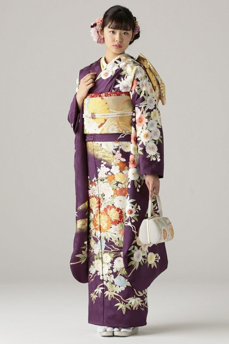 総手刺繍 百花繚乱（そうてししゅう ひゃっかりょうらん）｜深みのある