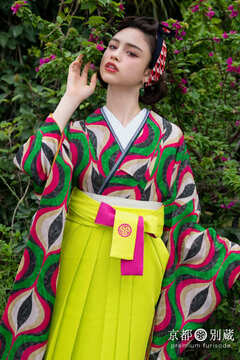 黄緑色 みどり色 派手 POP 総柄 ブリッジマン遊七 【卒業式の袴レンタル】【京都五条別蔵】 【横浜別蔵】 【表参道志染庵】 袴 卒業式 卒業袴