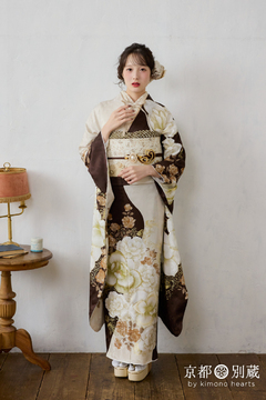 SB-15 本田紗来　茶色　白　伝統古典　振袖　成人の日　成人式　二十歳の集い　京都別蔵　五条　横浜