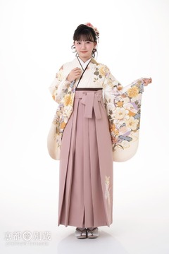 クリーム色　オレンジ色　くすみピンク　桃色　牡丹　桜　河村ここあ　【卒業式の袴レンタル】【京都五条別蔵】 【横浜別蔵】 【表参道志染庵】　袴　卒業式　卒業袴　ハカマ NW-C3 NI-MZ2