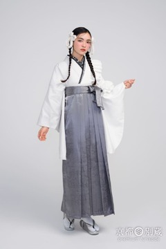 白　グレー　モノトーン　フリル　洋風　ヴィラットあやめ　【卒業式の袴レンタル】【京都五条別蔵】 【横浜別蔵】 【表参道志染庵】　袴　卒業式　卒業袴　ハカマに　NMR-3 WK-111