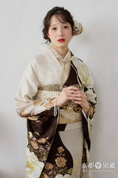SB-15 本田紗来　茶色　白　伝統古典　振袖　成人の日　成人式　二十歳の集い　京都別蔵　五条　横浜