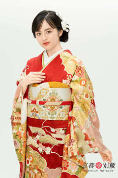 KM-16　竹下優名 　御所車　牡丹　菊　松　雲取り　伝統古典　振袖　成人の日　成人式　二十歳の集い　京都別蔵　五条　横浜