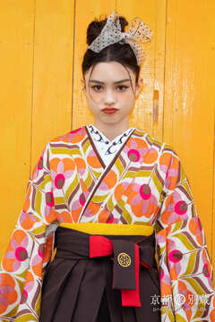 海老茶色　レンガ色　オレンジ　派手　POP　総柄　ブリッジマン遊七 【卒業式の袴レンタル】【京都五条別蔵】 【横浜別蔵】 【表参道志染庵】　袴　卒業式　卒業袴　