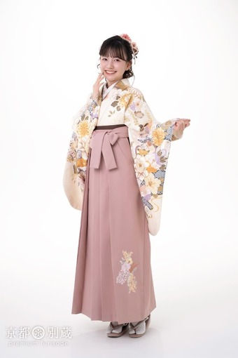 クリーム色　オレンジ色　くすみピンク　桃色　牡丹　桜　河村ここあ　【卒業式の袴レンタル】【京都五条別蔵】 【横浜別蔵】 【表参道志染庵】　袴　卒業式　卒業袴　ハカマ NW-C3 NI-MZ2