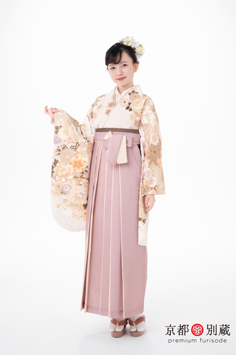くすみピンク クリーム色 ベージュ 古典 花柄 河村ここあ 【卒業式の袴レンタル】【京都五条別蔵】 【横浜別蔵】 【表参道志染庵】 袴 卒業式 卒業袴