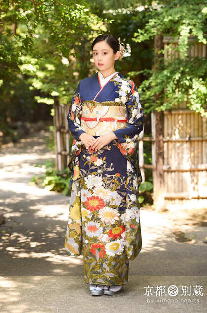 CO-141　佐藤不二子　紺　花　振袖　成人の日　成人式　京都別蔵　横浜別蔵　表参道志染庵