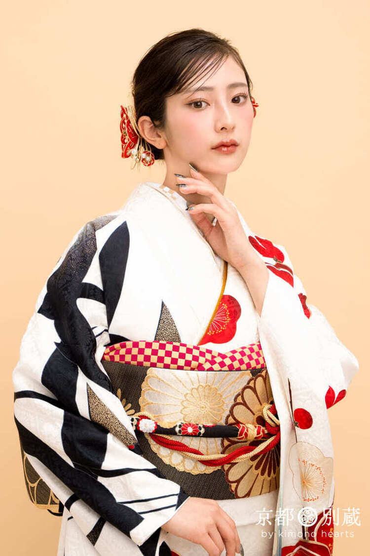 KM-3　大西陽羽 　白　黒　モノトーン　金駒刺繍　鶴　梅　伝統古典　振袖　成人の日　成人式　二十歳の集い
