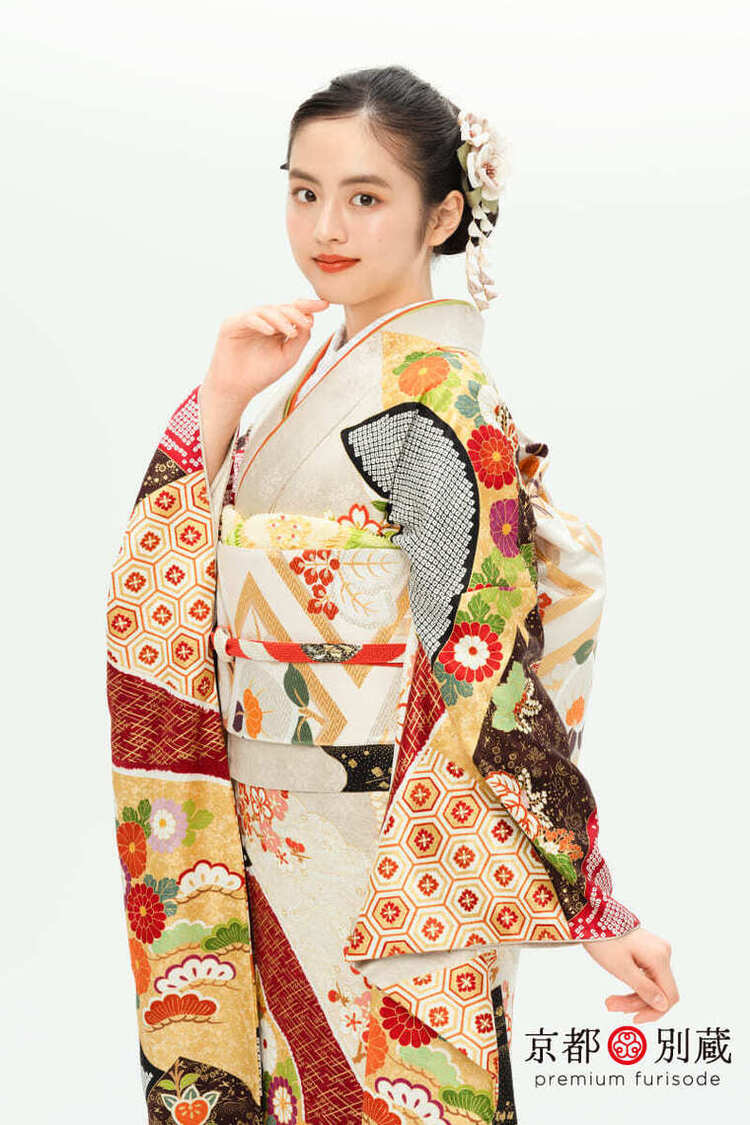 CO-103　竹下優名　白　菊　松　亀甲　七宝繋ぎ　振袖　成人の日　成人式　京都別蔵　横浜別蔵　表参道志染庵