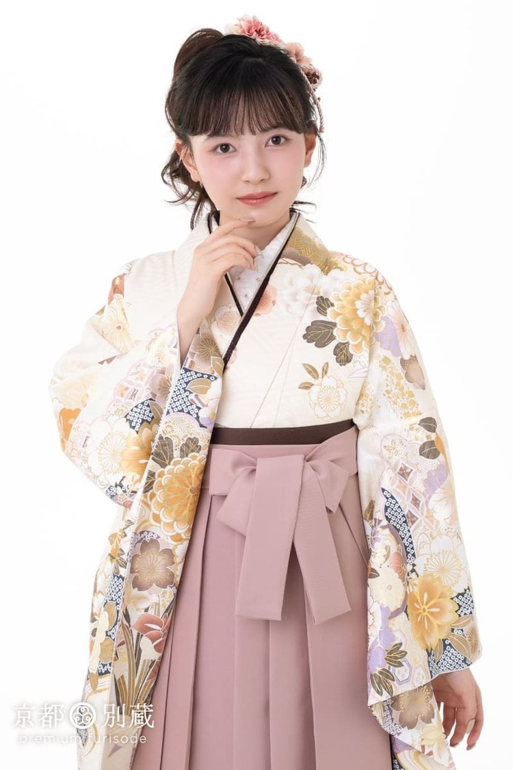 クリーム色　オレンジ色　くすみピンク　桃色　牡丹　桜　河村ここあ　【卒業式の袴レンタル】【京都五条別蔵】 【横浜別蔵】 【表参道志染庵】　袴　卒業式　卒業袴　ハカマ NW-C3 NI-MZ2