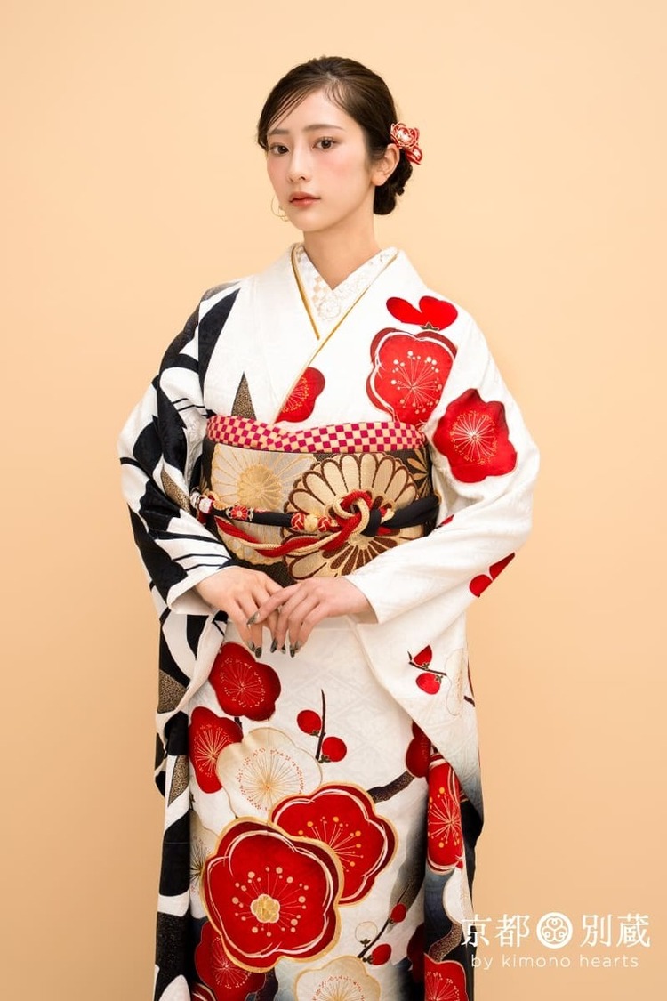 KM-3　大西陽羽 　白　黒　モノトーン　金駒刺繍　鶴　梅　伝統古典　振袖　成人の日　成人式　二十歳の集い