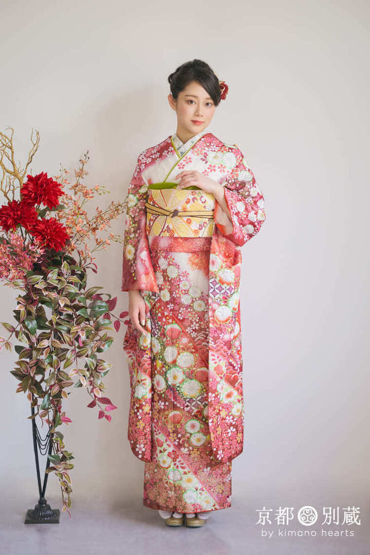 KH-337　佐藤不二子　白　赤　紅白　ピンク　辻が花　絞り染め　桜　花　振袖　成人の日　成人式　京都別蔵　横浜別蔵　表参道志染庵