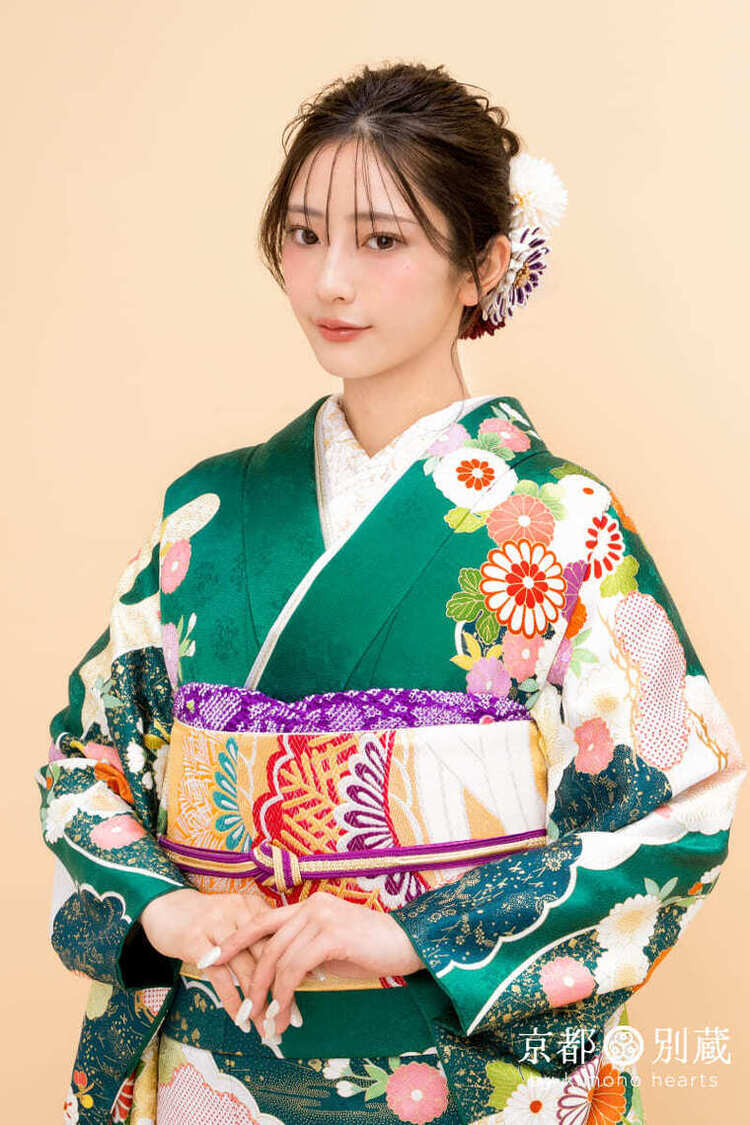 KM-4　大西陽羽 　緑　菊　牡丹　松　藤　雲取り　金箔　御所車　伝統古典　振袖　成人の日　成人式　二十歳の集い