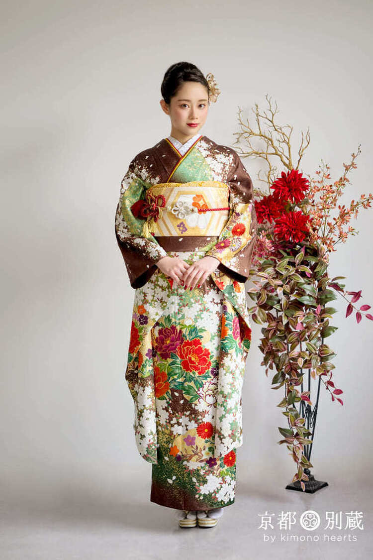 KH-378　佐藤不二子　茶色　薄緑　ゴールド　桜　牡丹　金彩　花　振袖　成人の日　成人式　京都別蔵　横浜別蔵　表参道志染庵