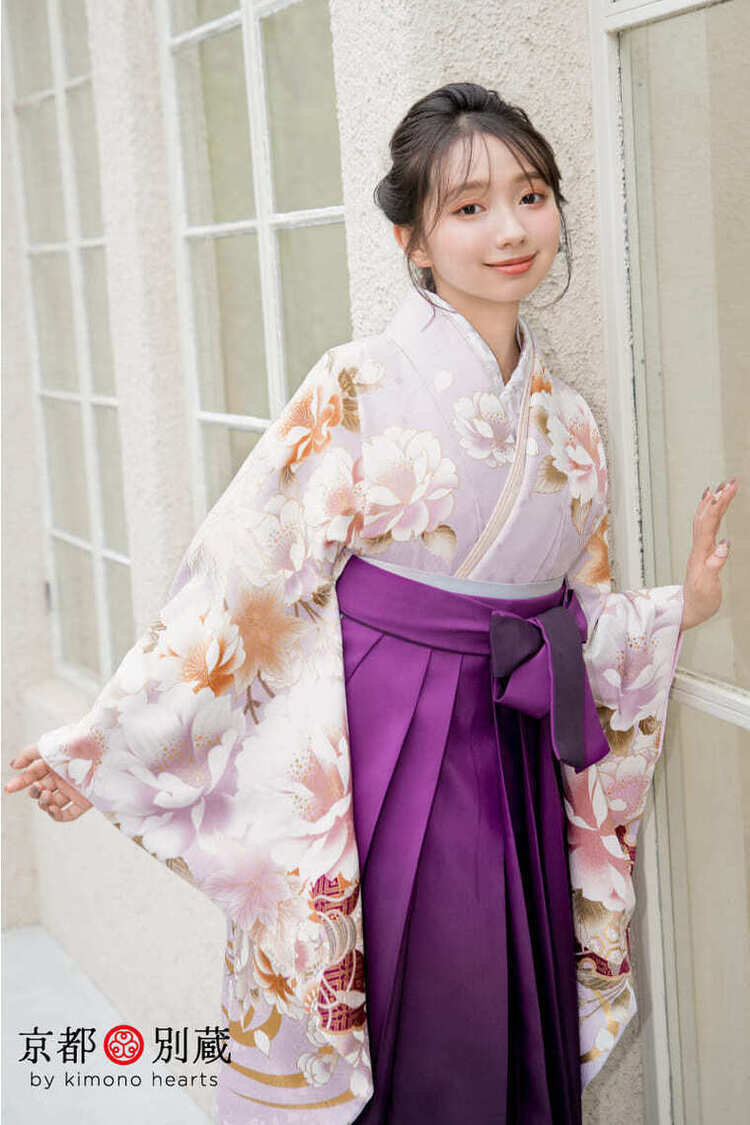 【ハカマ】N-KT2：グラデ紫 花柄＆藤色の二尺袖に上品な紫色の袴 本間愛波 卒業式の袴レンタル 京都 別蔵 横浜 五条 表参道 志染庵
