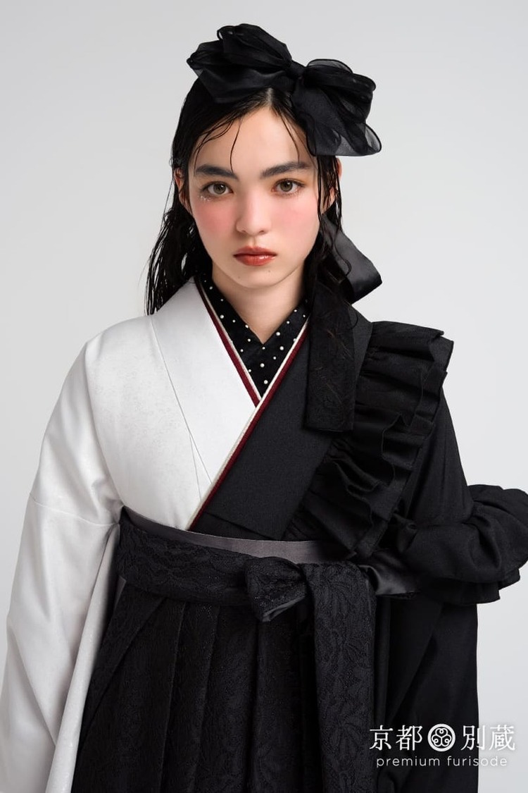 白　黒　モノトーン　フリル　洋風　ヴィラットあやめ　　【卒業式の袴レンタル】【京都五条別蔵】 【横浜別蔵】 【表参道志染庵】　袴　卒業式　卒業袴　ハカマ　二尺袖：NMR-4　黒袴