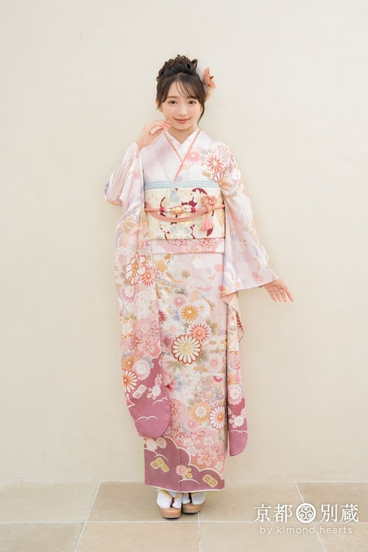 CO-143　本間愛波　ベビーピンク　赤紫　菊　牡丹　桜　雲取り　手毬　松　振袖　成人の日　成人式　京都別蔵　横浜別蔵　表参道志染庵
