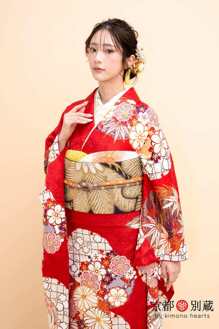 KM-2　大西陽羽 　赤　雪輪　菊　牡丹　梅　伝統古典　振袖　成人の日　成人式　二十歳の集い　花丸文