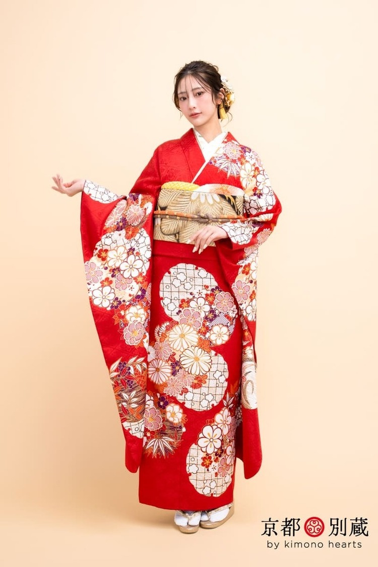 KM-2　大西陽羽 　赤　雪輪　菊　牡丹　梅　伝統古典　振袖　成人の日　成人式　二十歳の集い　花丸文