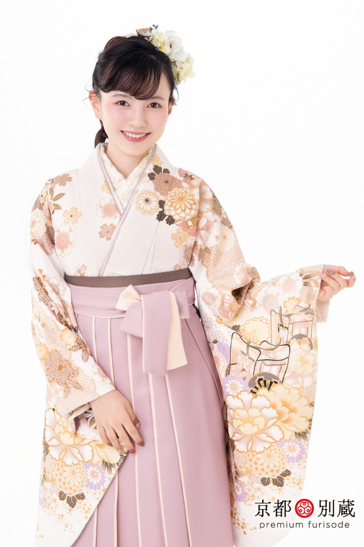 くすみピンク　クリーム色　ベージュ　古典　花柄　河村ここあ 【卒業式の袴レンタル】【京都五条別蔵】 【横浜別蔵】 【表参道志染庵】　袴　卒業式　卒業袴　