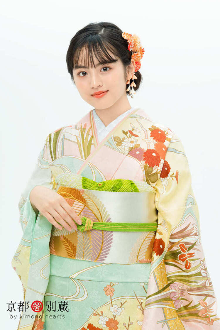 KM-6　竹下優名 　水色　黄緑色　菊　梅　牡丹　伝統古典　振袖　成人の日　成人式　二十歳の集い　京都別蔵　五条　横浜