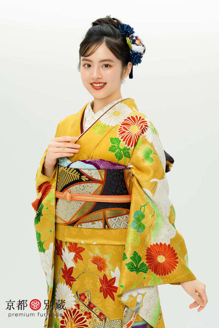 KM-8　竹下優名 　菊　牡丹　御所車　松　梅　紅葉　伝統古典　振袖　成人の日　成人式　二十歳の集い　京都別蔵　五条　横浜