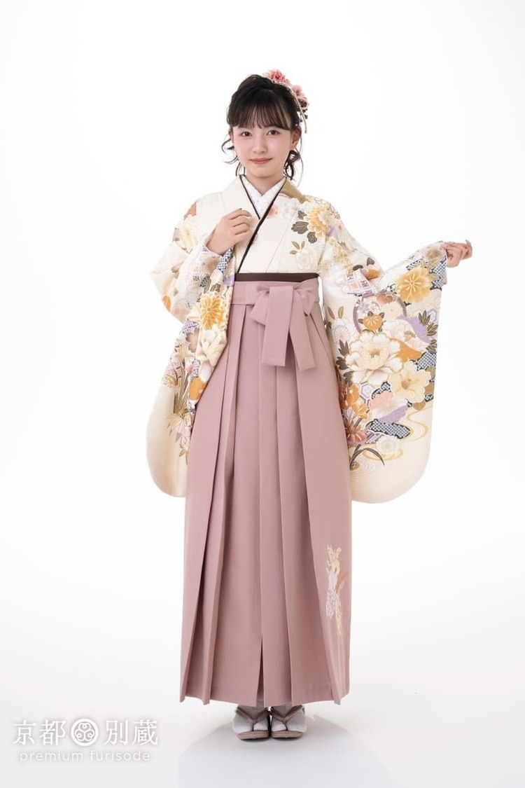 クリーム色　オレンジ色　くすみピンク　桃色　牡丹　桜　河村ここあ　【卒業式の袴レンタル】【京都五条別蔵】 【横浜別蔵】 【表参道志染庵】　袴　卒業式　卒業袴　ハカマ NW-C3 NI-MZ2