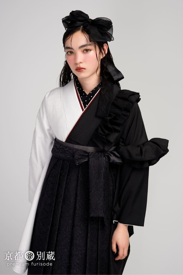 白　黒　モノトーン　フリル　洋風　ヴィラットあやめ　　【卒業式の袴レンタル】【京都五条別蔵】 【横浜別蔵】 【表参道志染庵】　袴　卒業式　卒業袴　ハカマ　二尺袖：NMR-4　黒袴