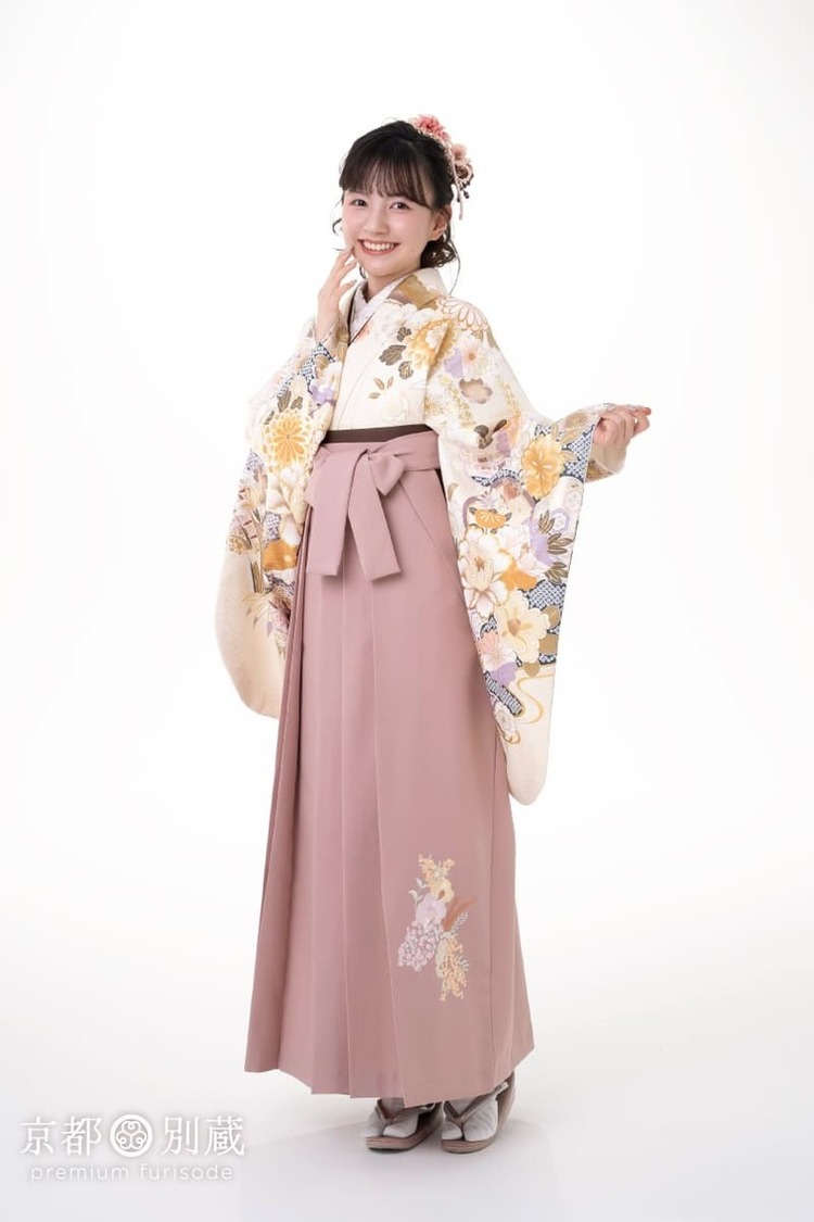 クリーム色　オレンジ色　くすみピンク　桃色　牡丹　桜　河村ここあ　【卒業式の袴レンタル】【京都五条別蔵】 【横浜別蔵】 【表参道志染庵】　袴　卒業式　卒業袴　ハカマ NW-C3 NI-MZ2