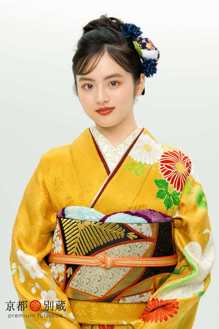 KM-8　竹下優名 　菊　牡丹　御所車　松　梅　紅葉　伝統古典　振袖　成人の日　成人式　二十歳の集い　京都別蔵　五条　横浜