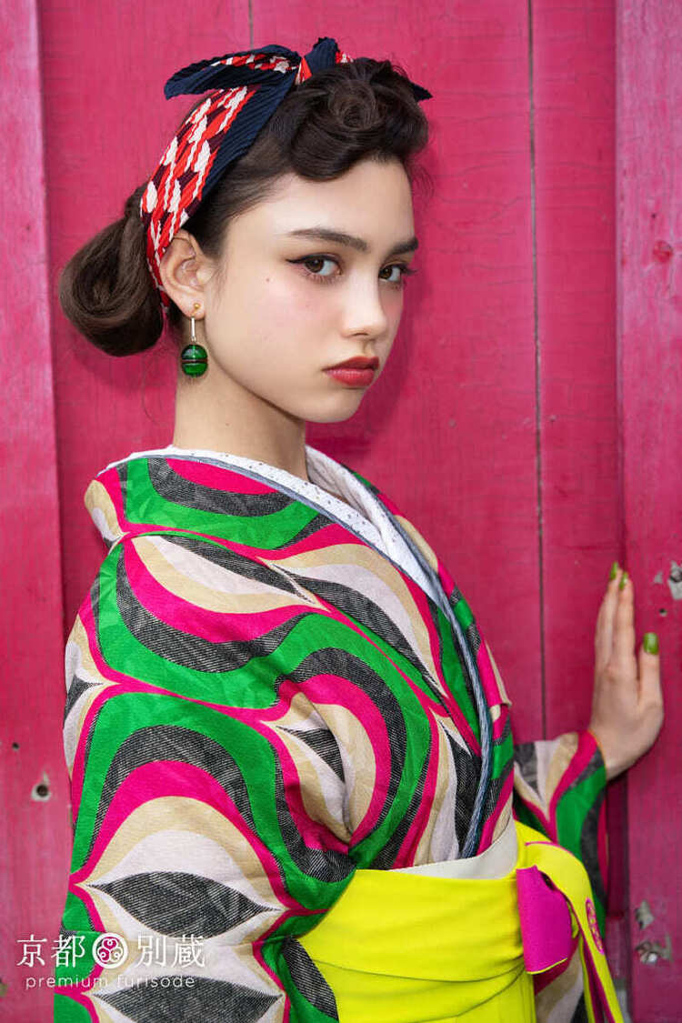 黄緑色 みどり色 派手 POP 総柄 ブリッジマン遊七 【卒業式の袴レンタル】【京都五条別蔵】 【横浜別蔵】 【表参道志染庵】 袴 卒業式 卒業袴