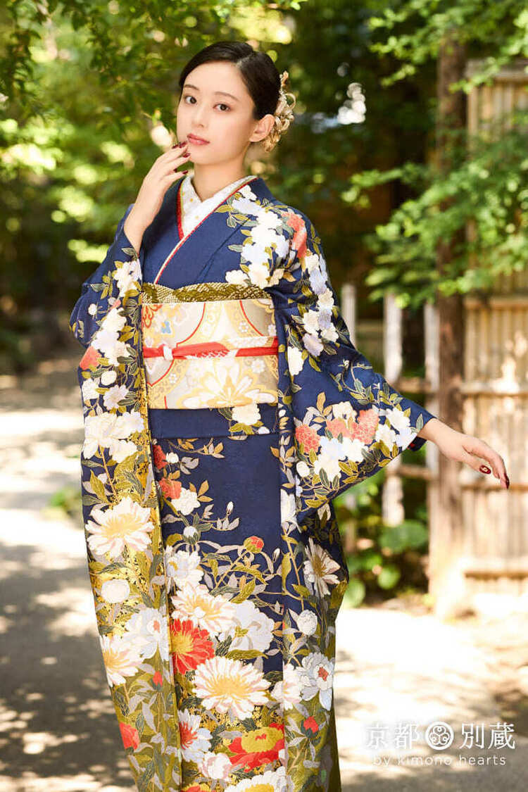CO-141　佐藤不二子　紺　花　振袖　成人の日　成人式　京都別蔵　横浜別蔵　表参道志染庵