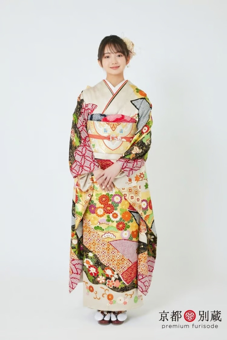 CO-103　本間愛波　白　菊　松　亀甲　七宝繋ぎ　振袖　成人の日　成人式　京都別蔵　横浜別蔵　表参道志染庵