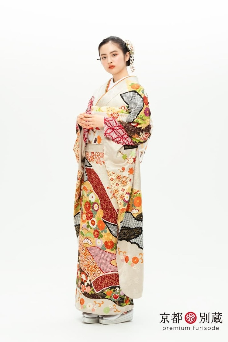 CO-103　竹下優名　白　菊　松　亀甲　七宝繋ぎ　振袖　成人の日　成人式　京都別蔵　横浜別蔵　表参道志染庵