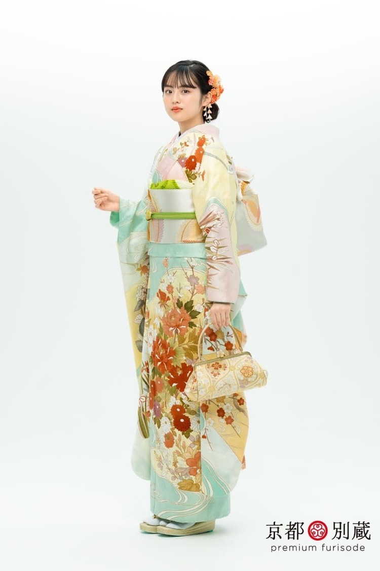KM-6　竹下優名 　水色　黄緑色　菊　梅　牡丹　伝統古典　振袖　成人の日　成人式　二十歳の集い　京都別蔵　五条　横浜